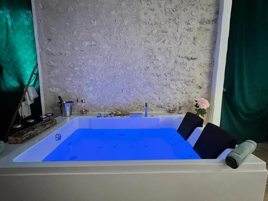 Suite Romance - Jacuzzi Moret-sur-Loing Extérieur photo